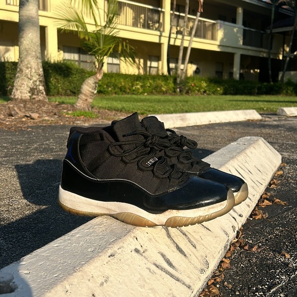 Jordan 11 RetroSpace Jam (2016)